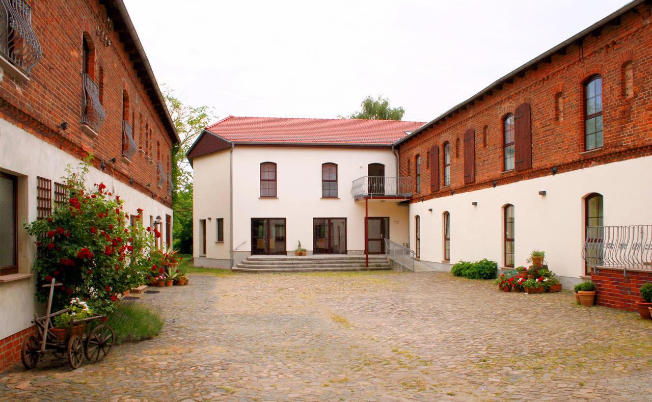 Hotel Landhaus Heinrichshof à Jüterbog Extérieur photo